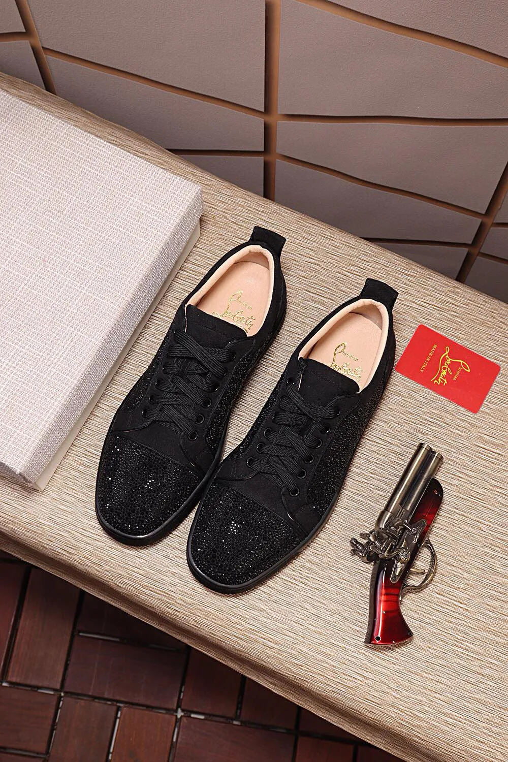 Men's shoes 💰: 460💰christian louboutin (CL red sole shoes) counter hot diamond series, casual sneakers for couples 📢 📢 📢 Exclusive hot style release🎈🎈💪Movable latex feet👻Finished outsole line [Proud]😝Female 35-40# Male 38#-46, global supply😝 [Top version]: Original imported cowhide frosted upper, top original leather lining, original molded TPU outsole, original 1:1 detail processing, original shoe last.